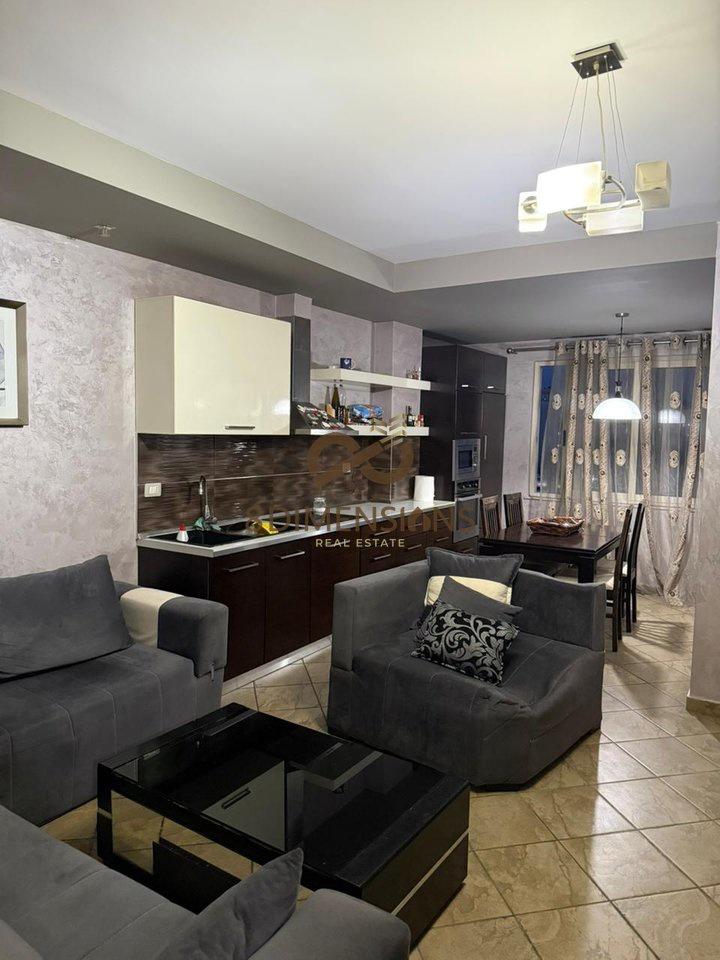 Apartament 2+1 +Ballkon me qera prane SQUARE 21, 21 Dhjetori – Tiranë