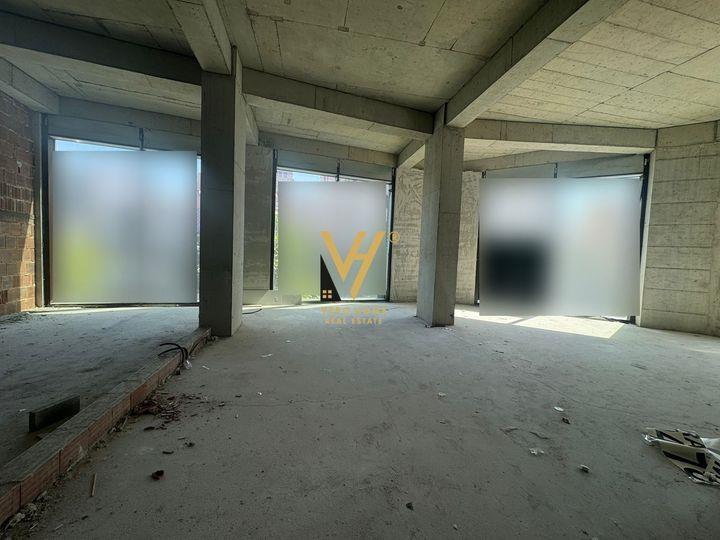 JEPET ZYRE 160 M2 ME QERA BUZE RRUGES BARRIKADAVE 2.700 EURO – Tiranë - 1