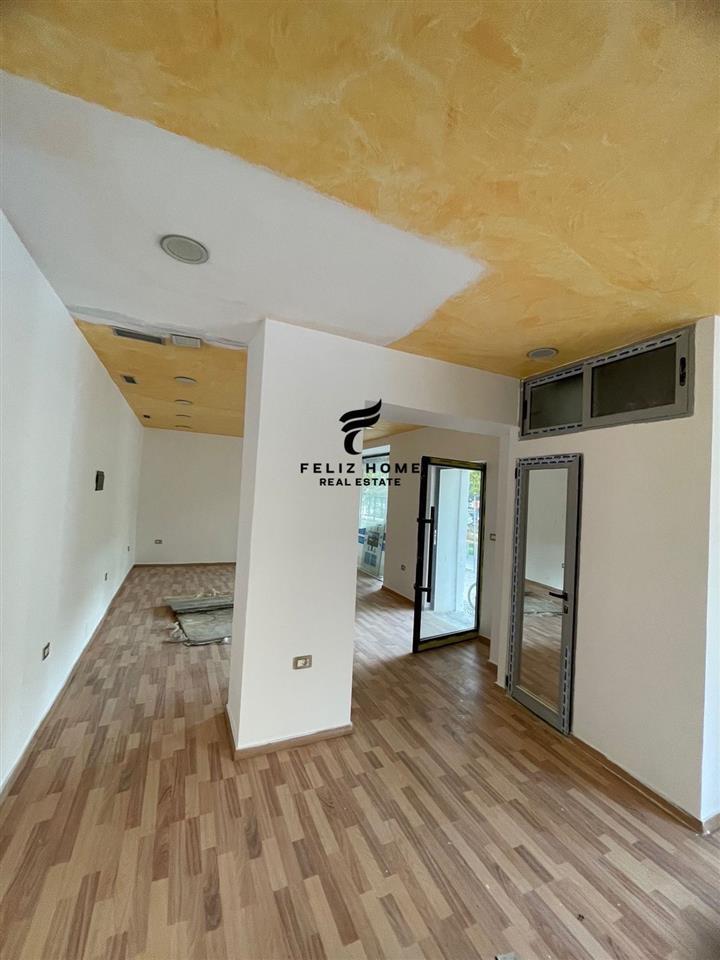 DYQAN ME QERA 60 M2 BULEVARDI ZOGU I 1 2.500 EURO – Tiranë