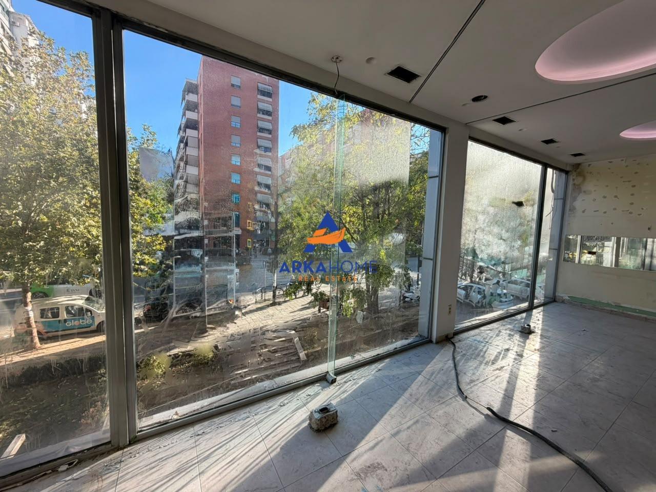 JEPET AMBIENT BIZNESI ME QERA 120M2 "PERBALL DELIJORGJIT, RR – Tiranë