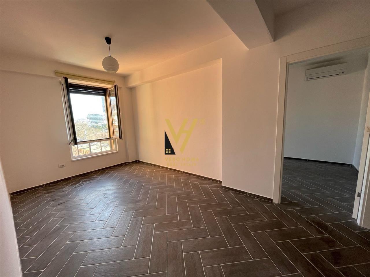 JEPET ZYRE 91M2 ME QERA TE MYSLYM SHYRI 1.000 EURO – Tiranë