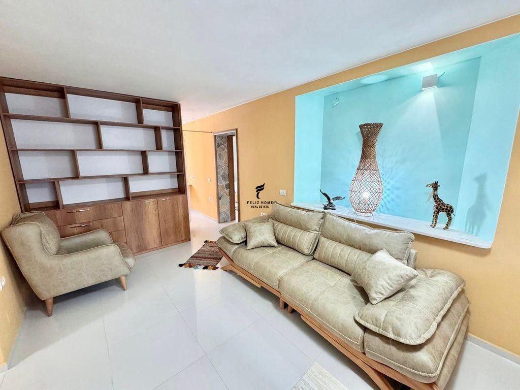 APARTAMENT ME QERA 2+1 SHESHI WILLSON 800 EURO FH-73928 – Tiranë