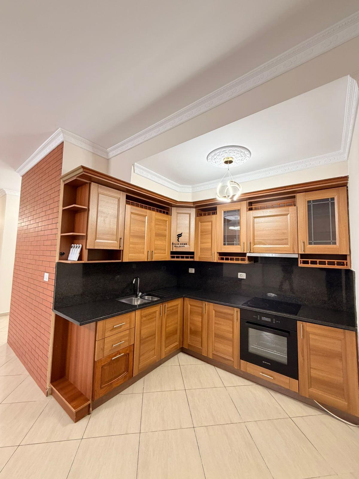 APARTAMENT ME QERA 3+1+2 RRUGA E DIBRES 100.000 LEKE FH-8102 – Tiranë - 1