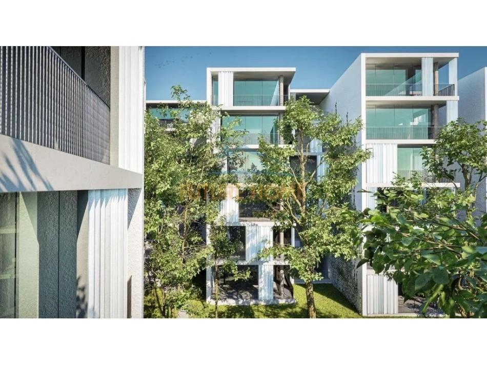 0692268458 Shitet, Apartament 3+1+3+Post, By Long – Tiranë