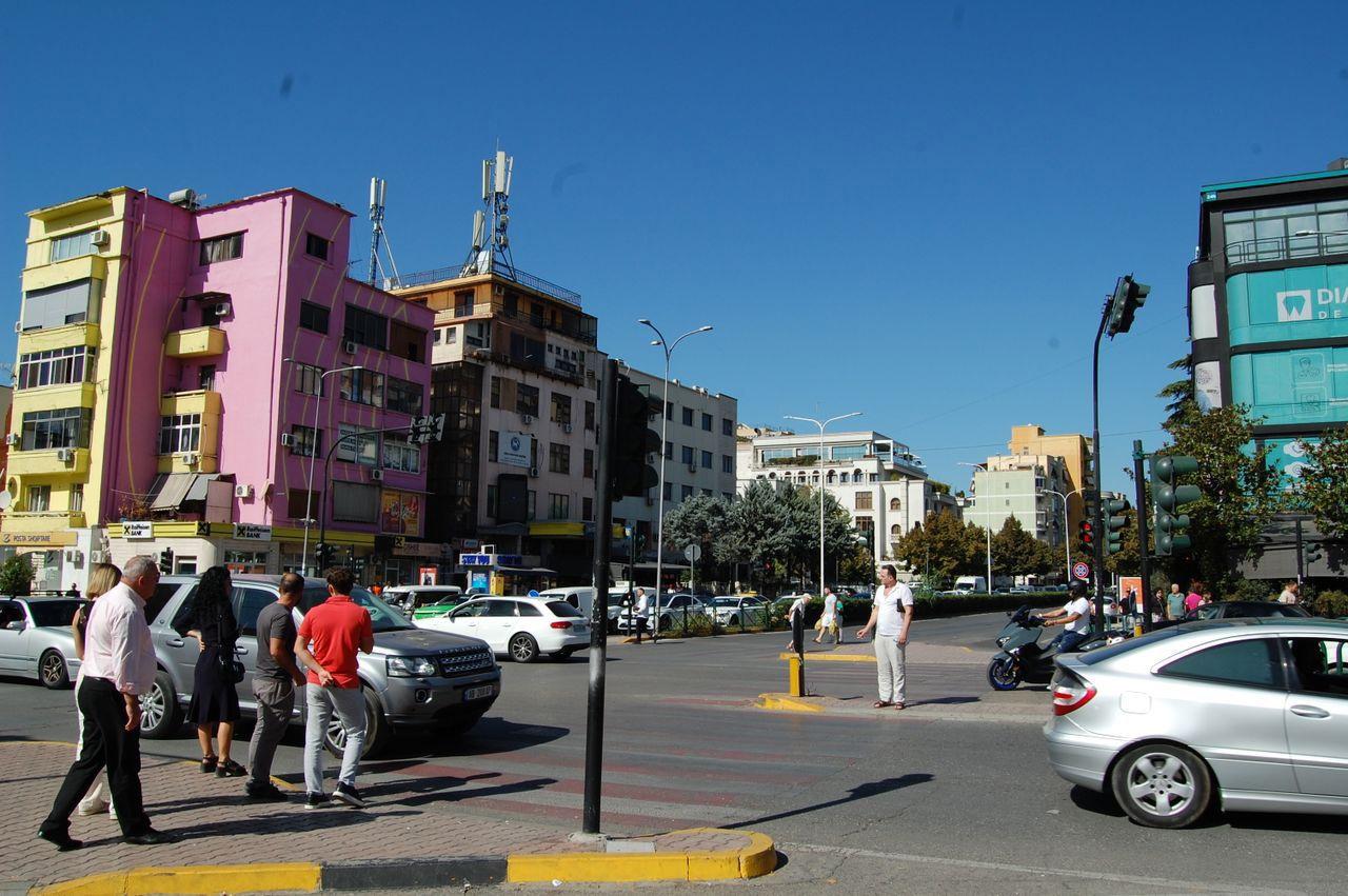 DYQAN ME QERA 45 M2 21 DHJETORI 330.000 LEKE – Tiranë