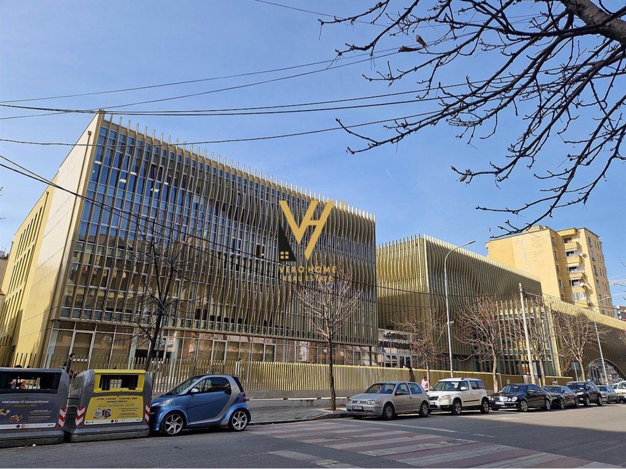 SHITET DYQAN 190 M2 TE RRUGA E BARRIKADAVE 1.300.000 EURO – Tiranë