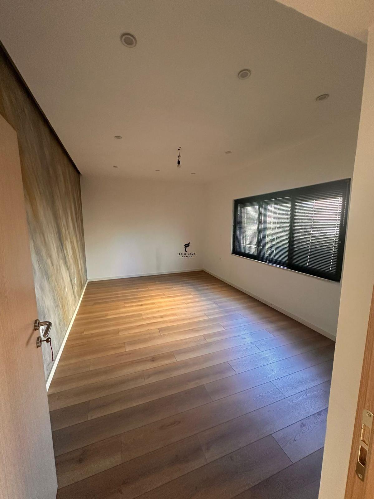 ZYRE ME QERA 100M2 BLLOK 100.000 LEKE FH-71987 – Tiranë