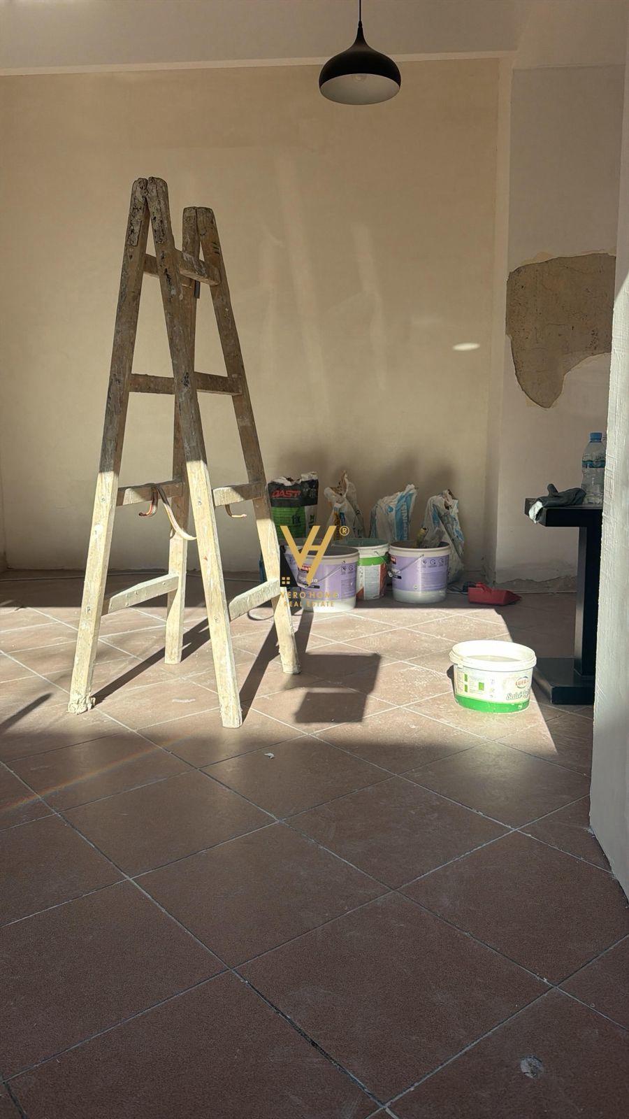 JEPET AMBIENT BIZNESI 35 M2 ME QERA TE MYSLYM SHYRI 40.000 L – Tiranë