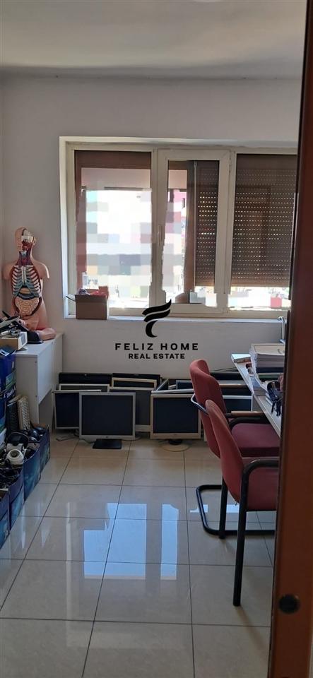 ZYRE ME QERA 70M2 21 DHJETORI 900 EURO – Tiranë - 1
