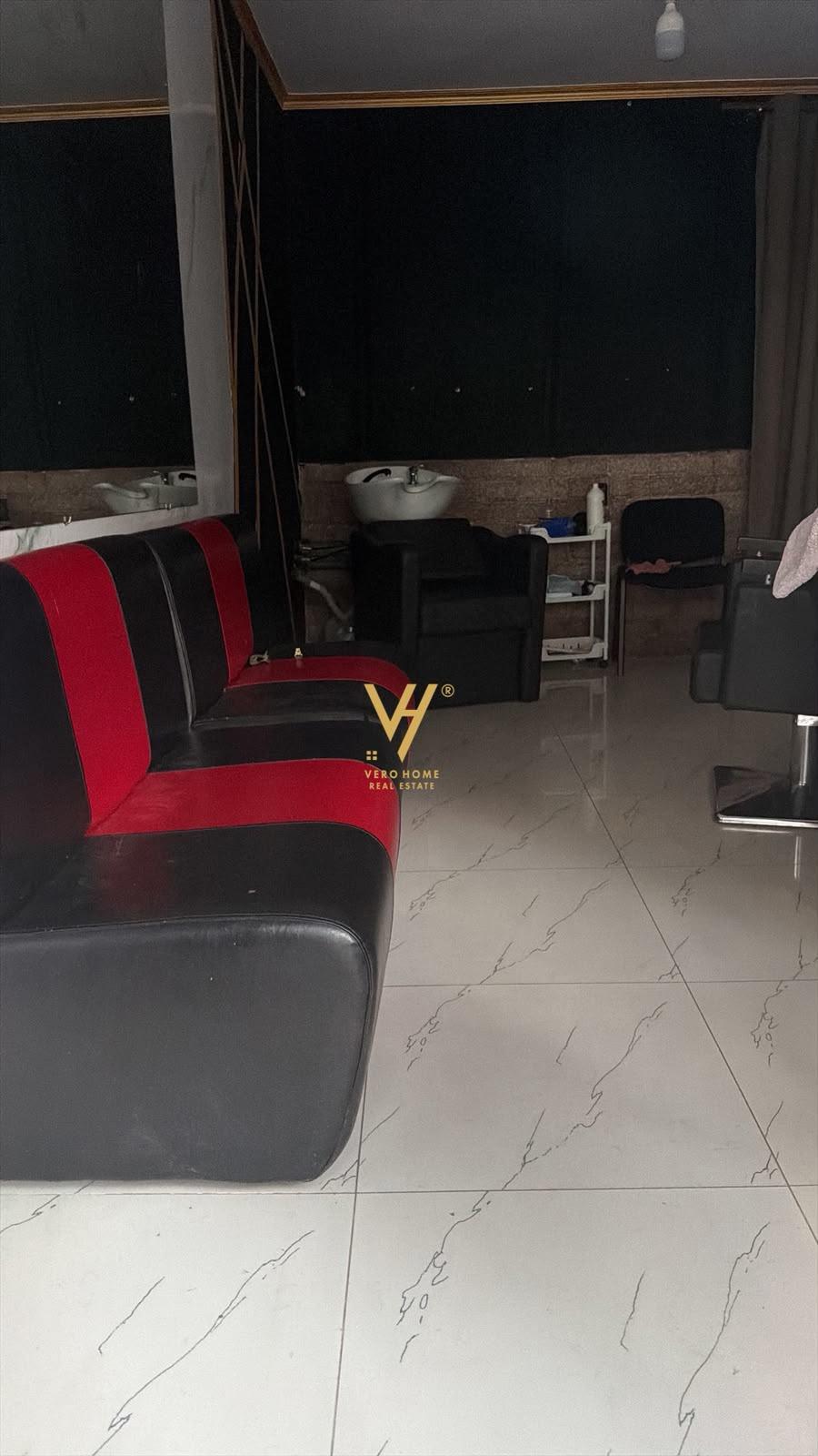 JEPET DYQAN 28 M2 ME QERA TE RR.HAXHI HYSEN DALLIU 35.000 LE – Tiranë