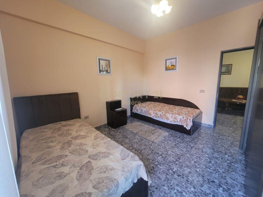 Jepet me qira 2+1, kati i pare banim i nje vile tek Shkolla – Tiranë - 1