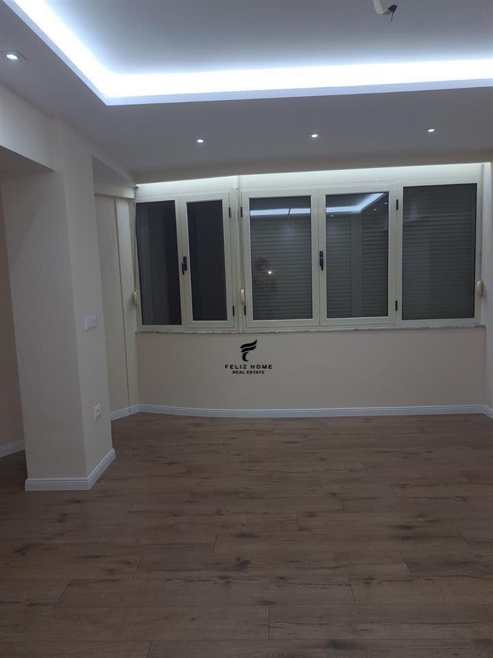 APARTAMENT ME QERA 2+1 QENDER 900 EURO – Tiranë