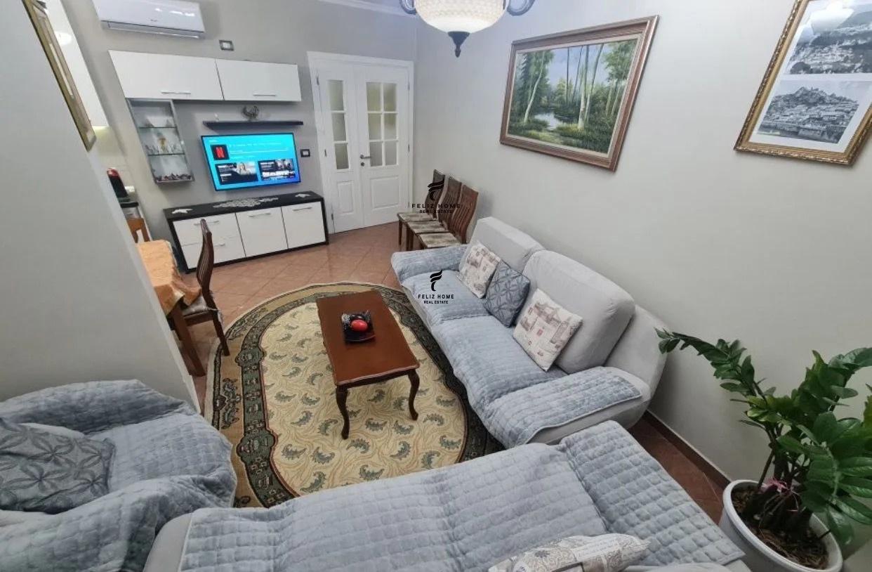APARTAMENT ME QERA 2+1 QENDER 1.200 EURO FH-95611 – Tiranë