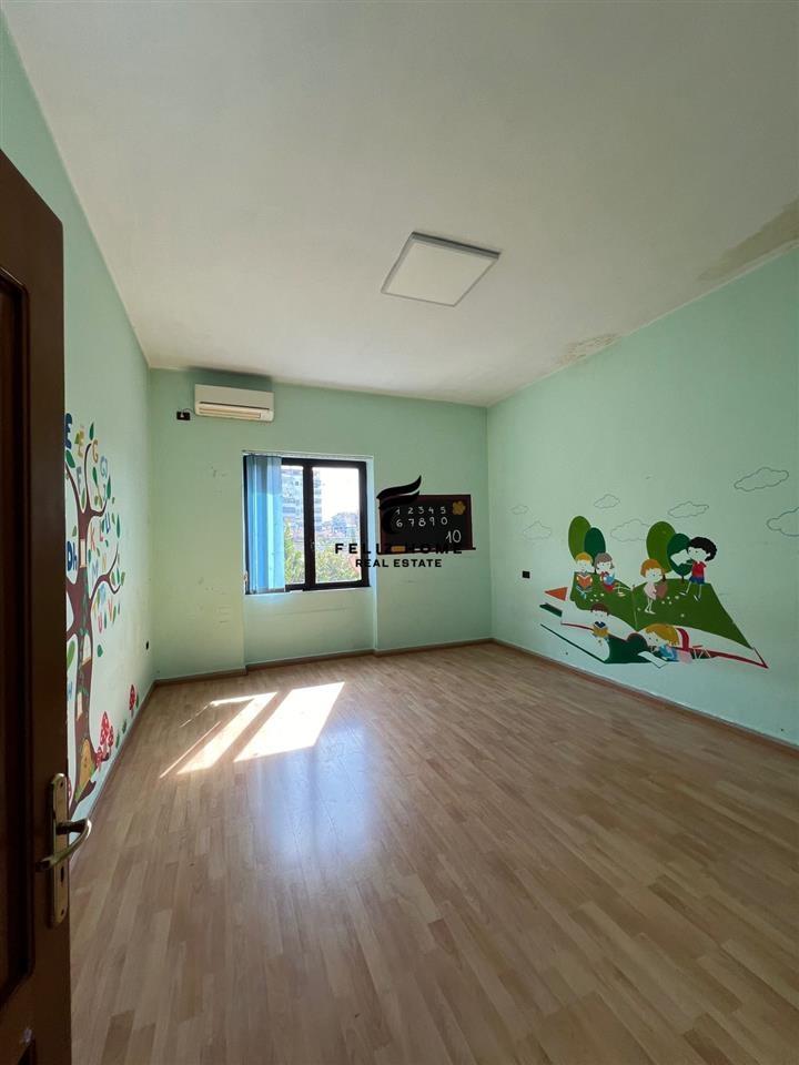 VILE PRIVATE ME QERA 470 M2 SELVIA 5500 EURO – Tiranë