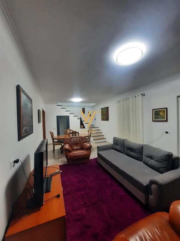 JEPET DUPLEX 2+1+2 ME QIRA NE QENDER 800 EURO – Tiranë