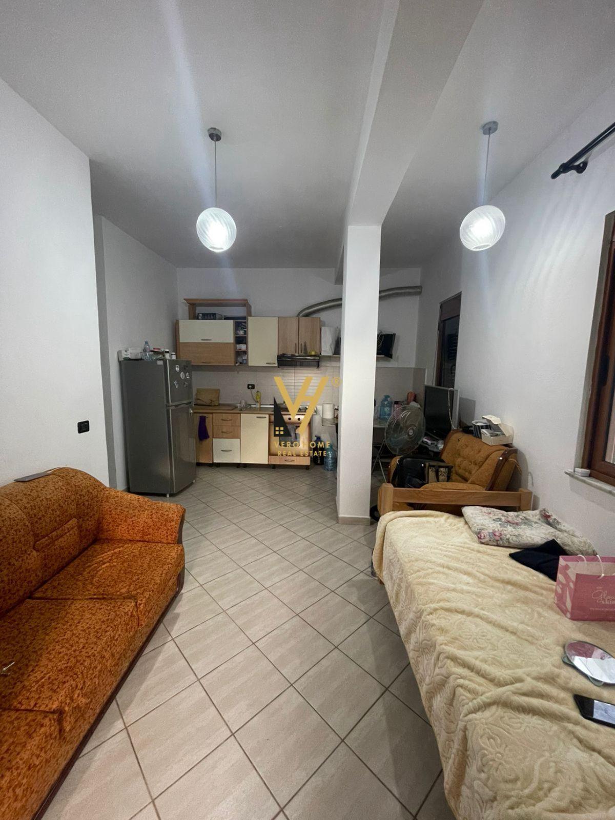 JEPET APARTAMENT 1+1+BLK ME ME QIRA VASIL SHANTO 40.000 LEKE – Tiranë