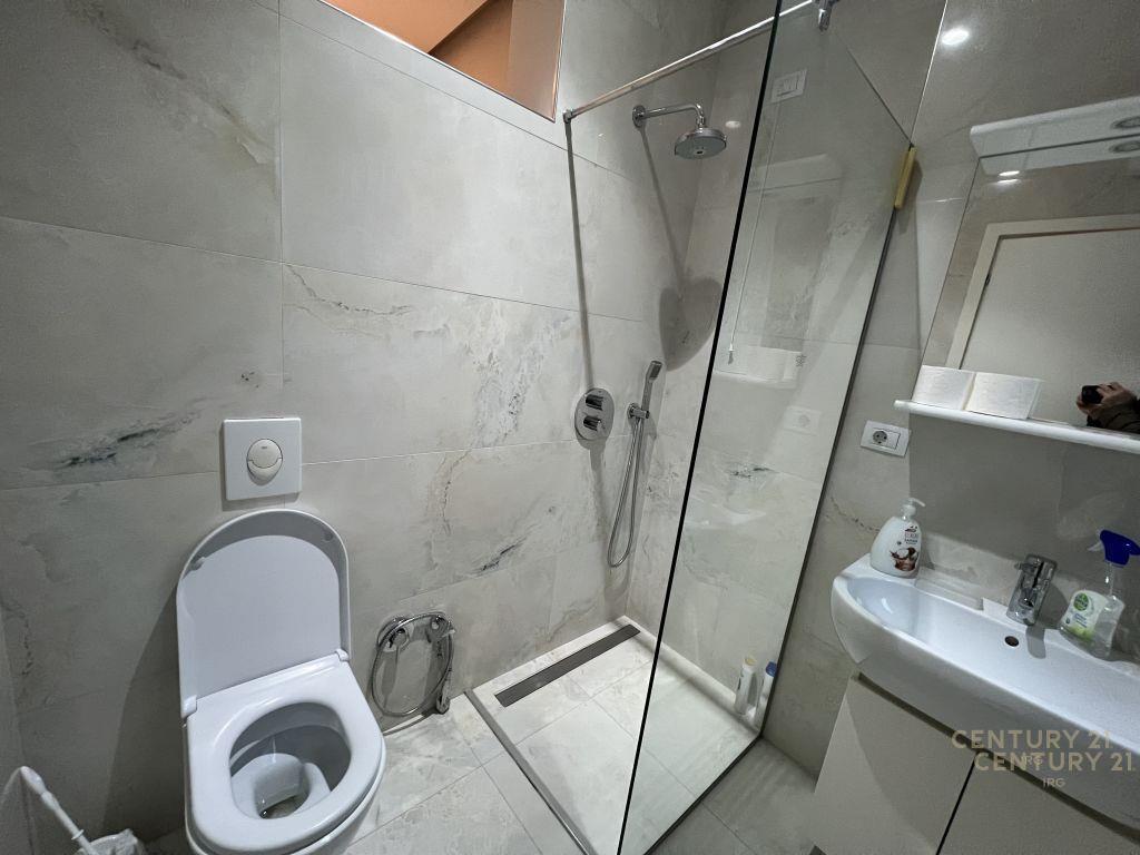 JEPET ME QIRA APARTAMENT 2+1+POST PARKIMI TEK “AMBASADOR 3” – Tiranë