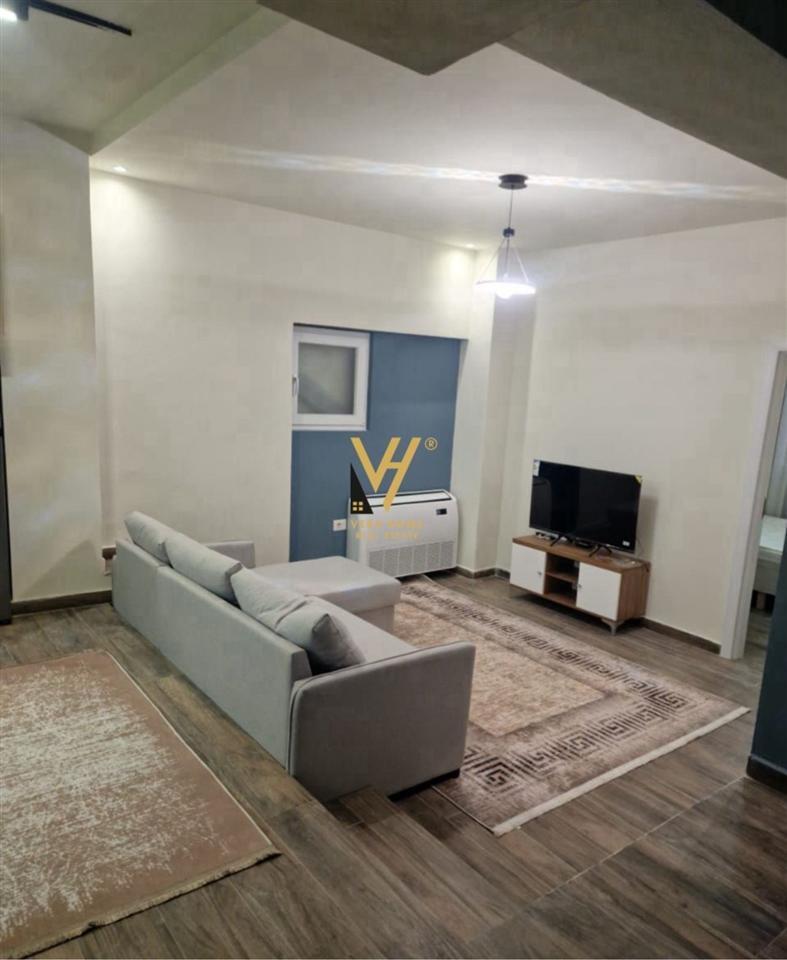 JEPET APARTAMENT 2+1 ME QERA TE STACIONI I TRENIT 70.000 LEK – Tiranë - 1