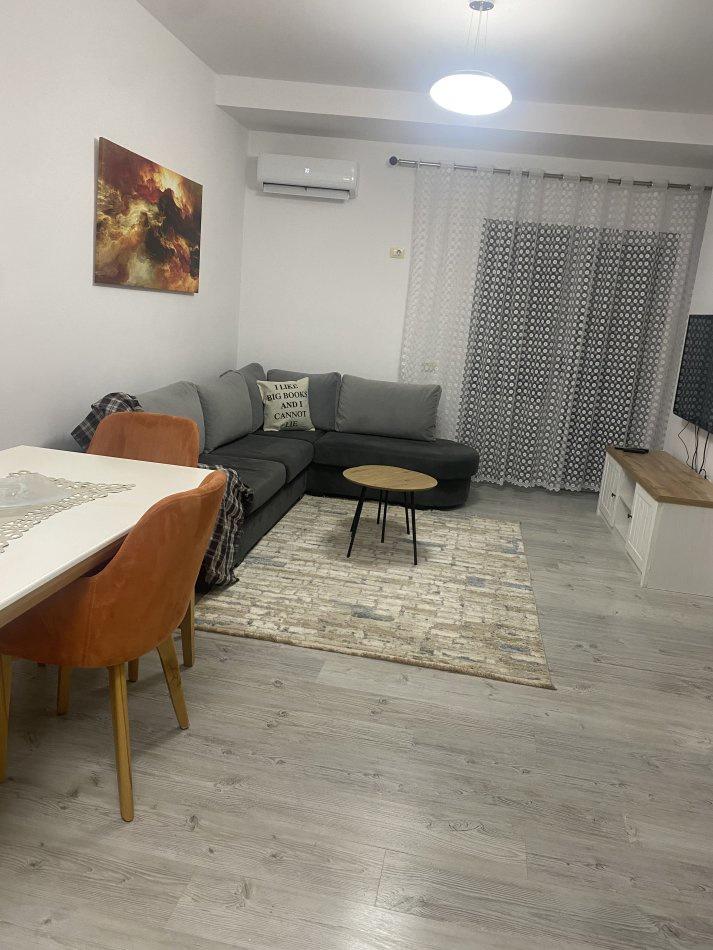 APARTAMENT ME QERA 2+1 PAZARI I RI 75.000 LEKE – Tiranë