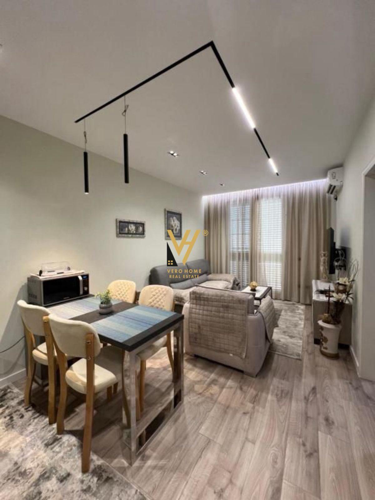 JEPET APARTAMENT 1+1+BLK ME QERA NE QENDER 870 EURO – Tiranë