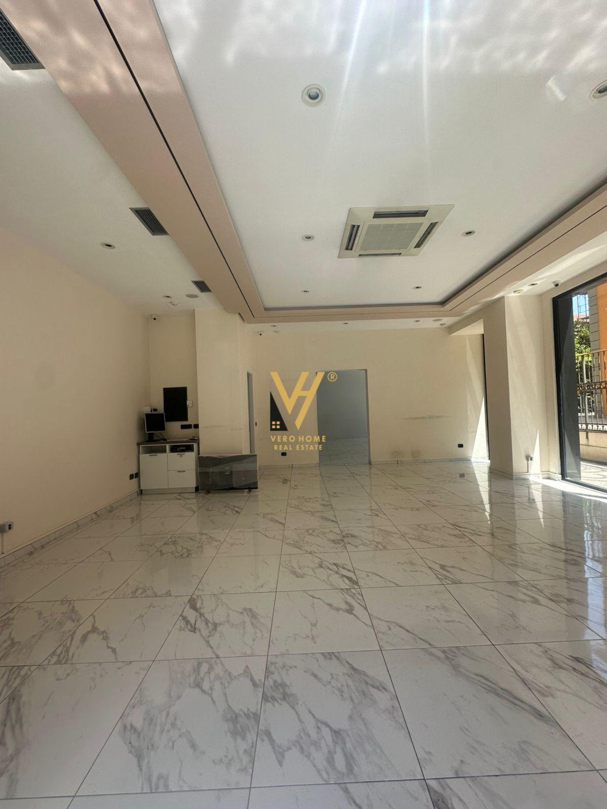 JEPET AMBIENT BIZNESI 120 M2 TE RR.KAJO KARAFILI 2.500 EURO – Tiranë - 1