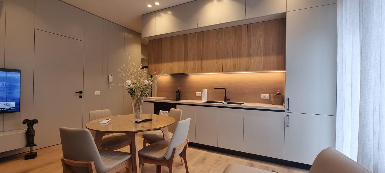 APARTAMENT ME QERA 1+1 KODRA E DIELLIT 800 EURO – Tiranë