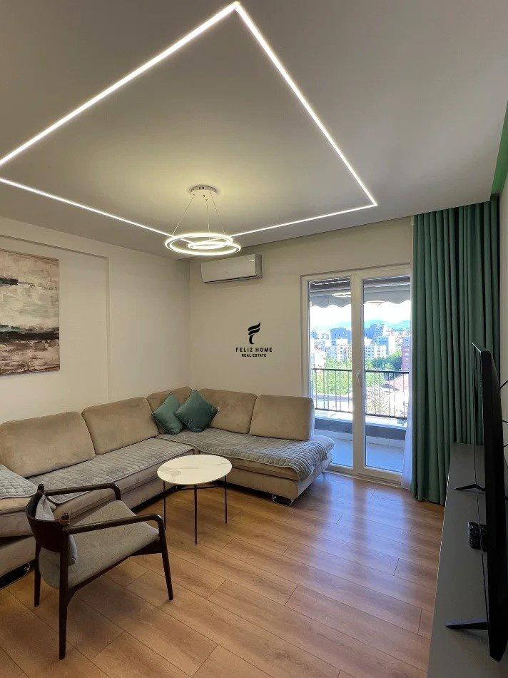 APARTAMENT ME QERA 2+1+2 5 MAJI 75.000 LEKE FH-85803 – Tiranë