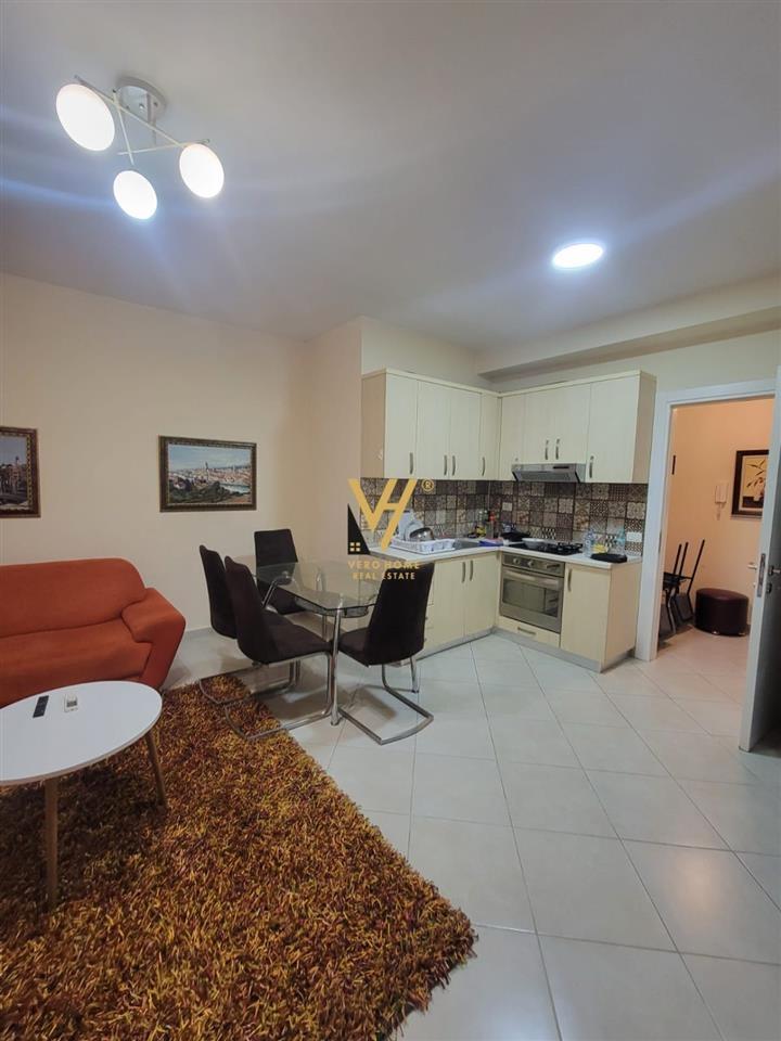 JEPET APARTAMENT 2+1+BLK ME QERA TE KODRA DIELLI 55.000 LEKE – Tiranë