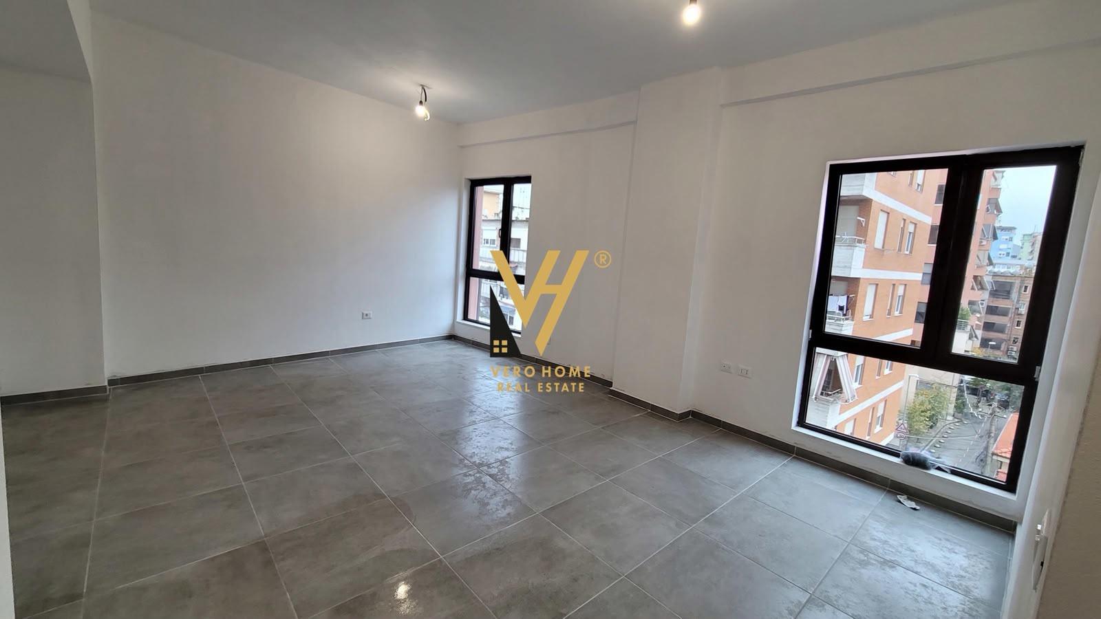 JEPET ZYRE 66 M2 ME QERA TE MYSLYM SHYRI 65.000 LEKE – Tiranë