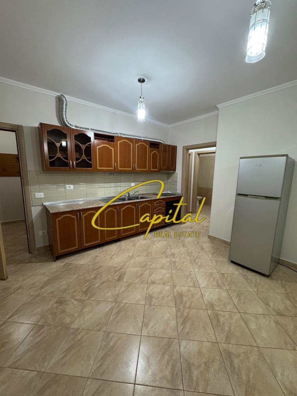 APARTAMENT ME QIRA 2+1 ISH TREGU ELEKTRIK 55.000 LEKE – Tiranë
