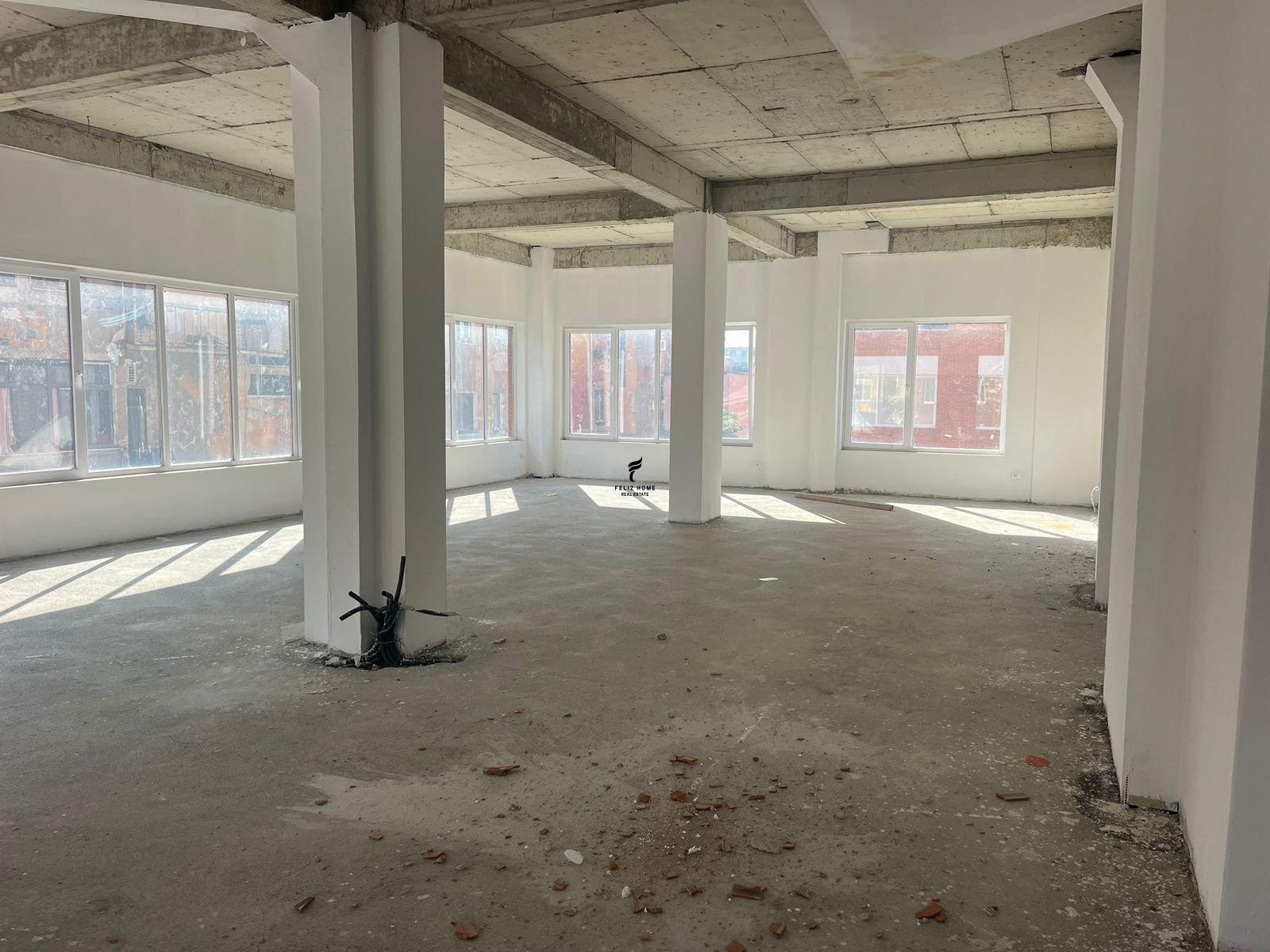 ZYRE ME QERA 500 M2 RRUGA E DIBRES 4.000 EURO FH-75130 – Tiranë