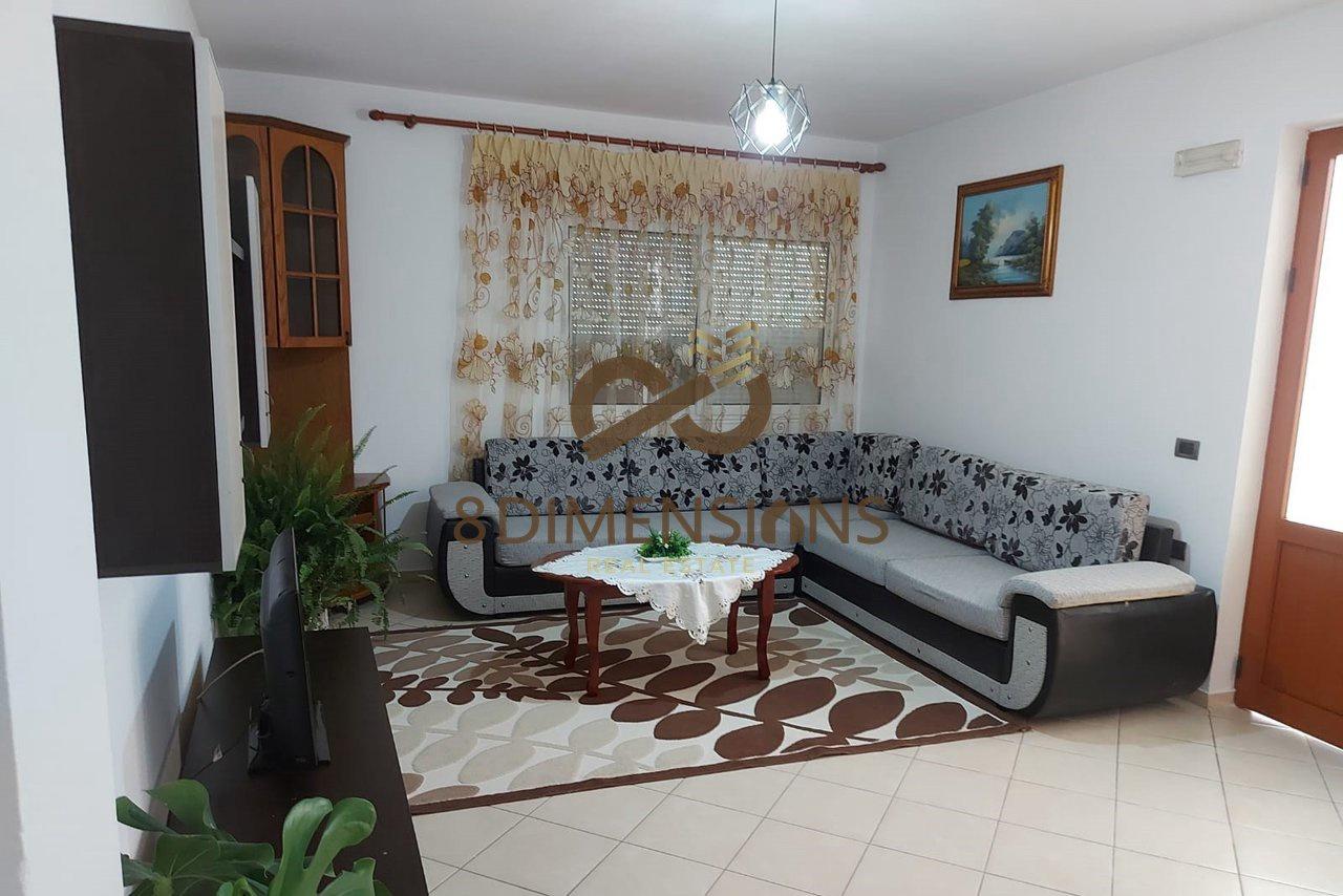 Jepet me qera shtepi 2+1 tek Bulevardi Zogu I (ID D8242A-231 – Tiranë