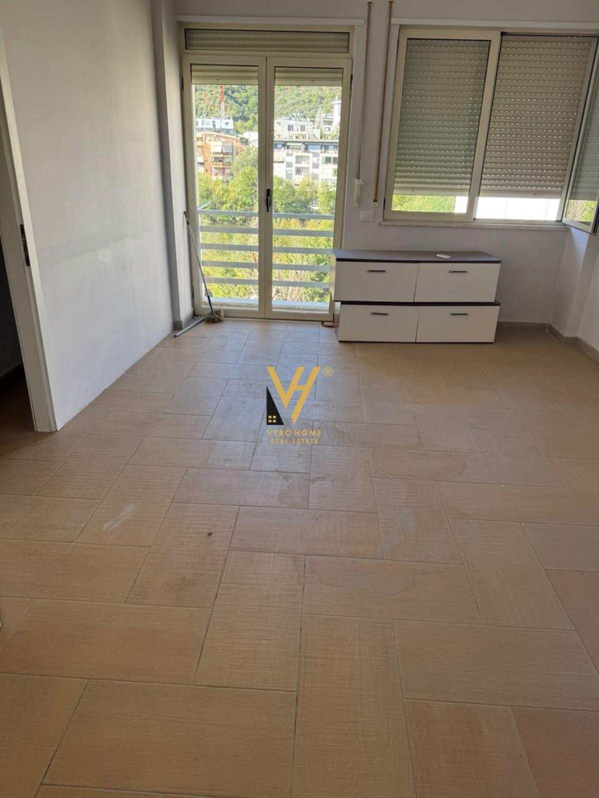 JEPET APARTAMENT 3+1+BLK ME QERA TE LIQENI THATE 600 EURO – Tiranë