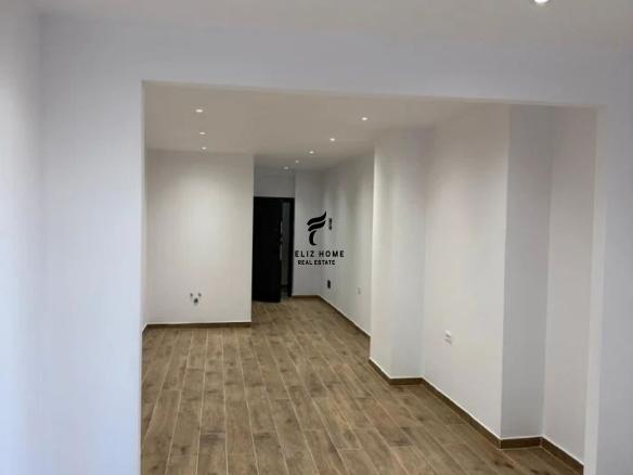 ZYRE ME QERA 61 M2 BULEVARDI I RI 750 EURO FH-59116 – Tiranë