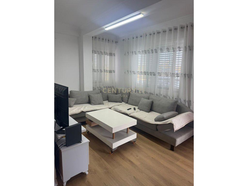 +355698329326 Jepet me qira apartament 1+1, i mobiluar plotë – Durrës