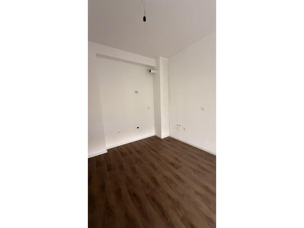 Shitet apartament 1+1, Kompleksi Kadiu, Ali Demi – kati 1 – Tiranë