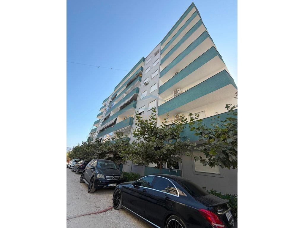0696044423Shitet, Apartament 1+1, Golem – Tiranë