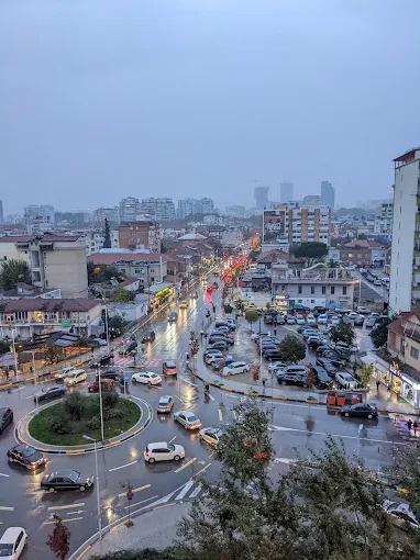 Jepet me qera ambient komercial tek Komuna e Parisit – Tiranë