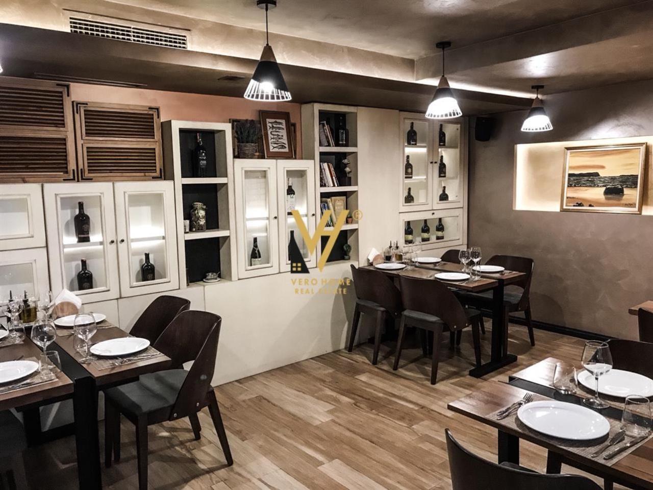 JEPET BAR RESTORANT 157 M2 ME QERA TE RR.DURRESIT 2.000 EURO – Tiranë - 1