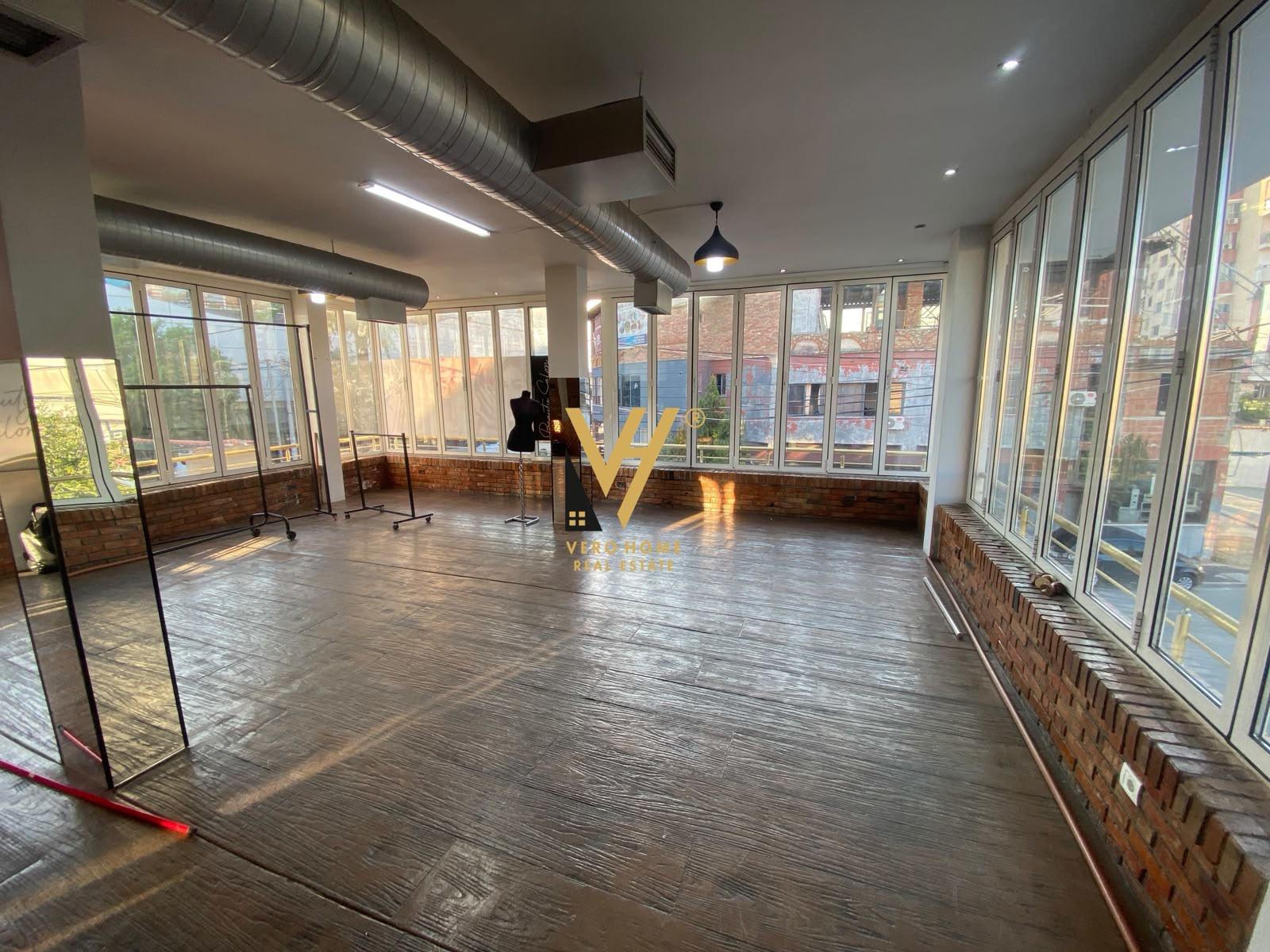 JEPET AMBIENT BIZNESI 100 M2 ME QIRA NE YZBERISHT 40.000 LEK – Tiranë