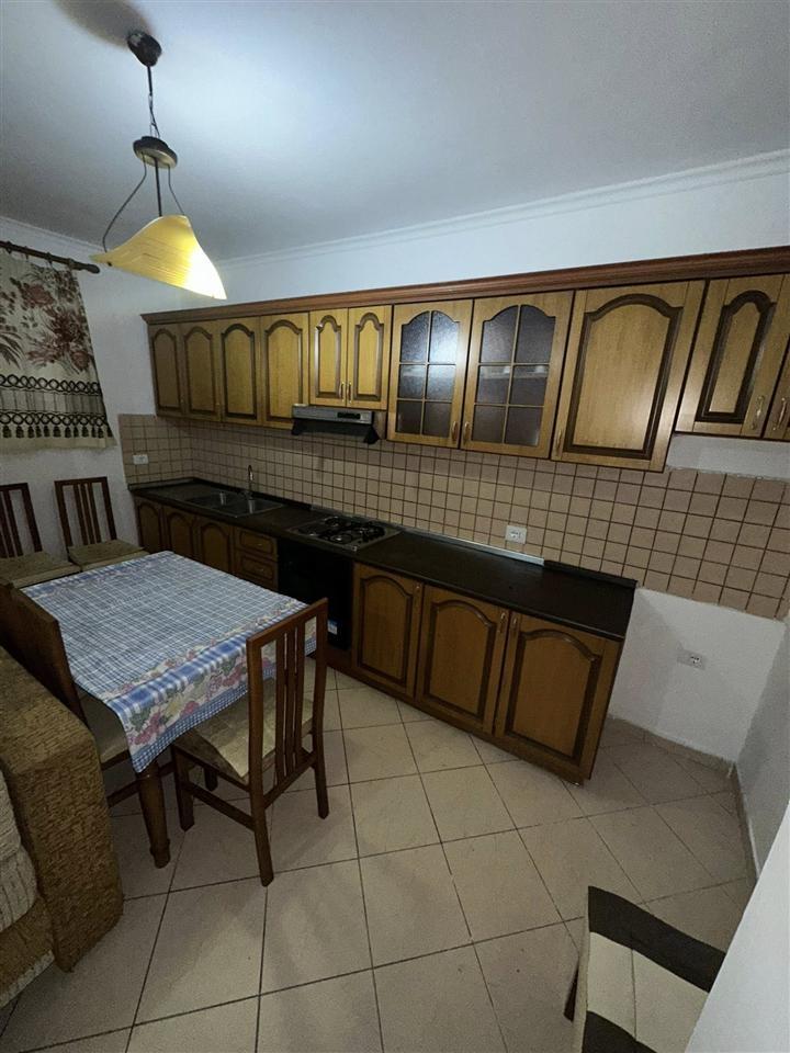 Qera Apartament Sistemin 1+1 me ballkon 📍Policia,Tek Banka – Durrës