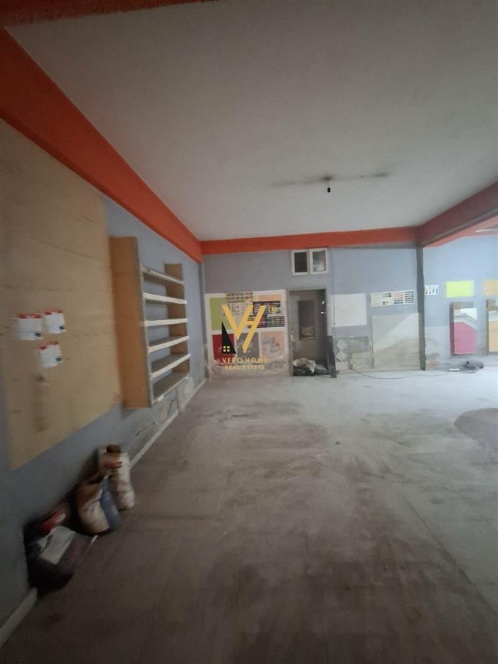 JEPET MAGAZINE 230 M2 ME QERA NE ASTIR 2.000 EURO – Tiranë