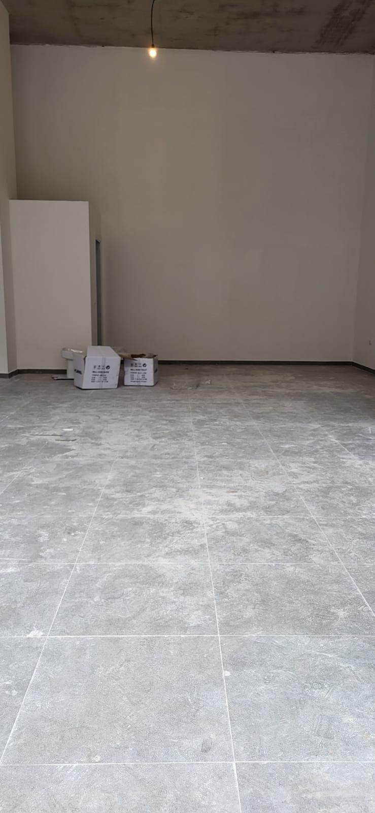 DYQAN ME QERA 70 M2 RRUGA E BARRIKADAVE 2.100 EURO – Tiranë