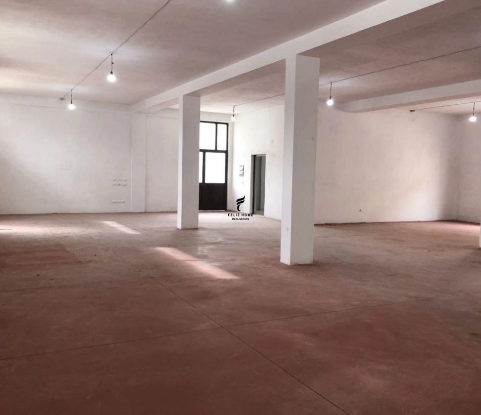 MAGAZINE ME QERA 680 M2 VORE 240.000 LEKE FH-60412 – Tiranë - 1