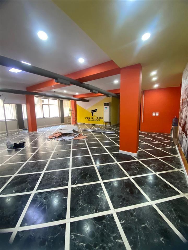 ZYRE ME QERA 224 M2 BULEVARDI ZOGU I 1600 EURO – Tiranë