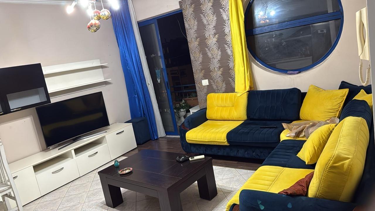 APARTAMENT ME QERA 1+1 RRUGA E KOSOVAREVE 800 EURO – Tiranë - 1