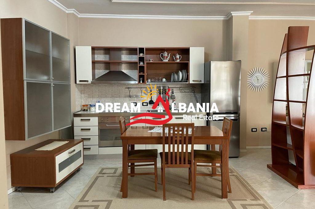 QIRA – APARTAMENT 3+1+2 Rruga Bardhok Biba ID 5623 – Tiranë