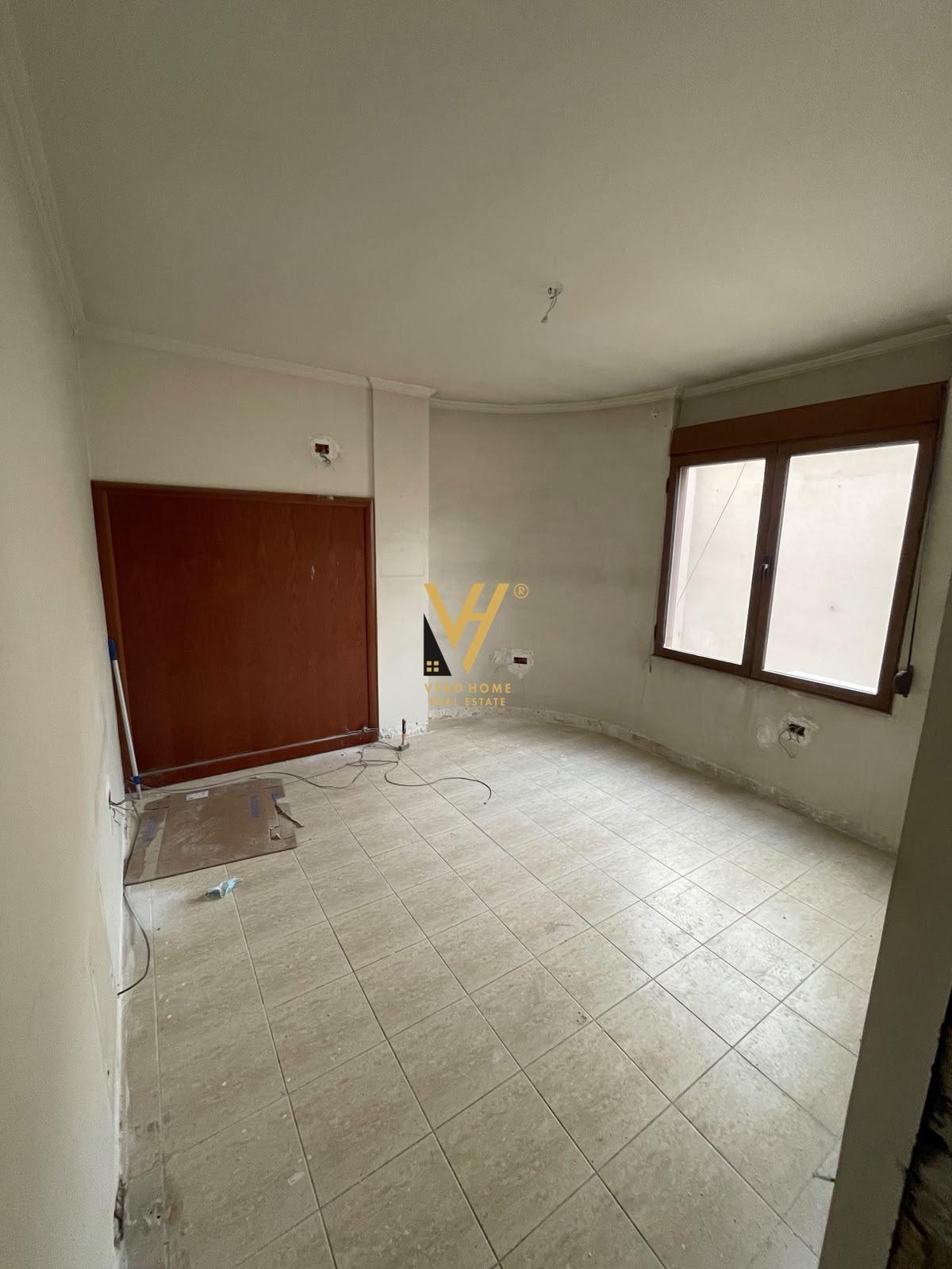 JEPET ZYRE 122 M2 ME QIRA TE BLLOKU 230.000 LEKE – Tiranë