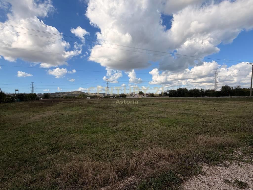 TOKË NË SHITJE 3.400 m² PRANË AEROPORTIT TË RINASIT – Tiranë
