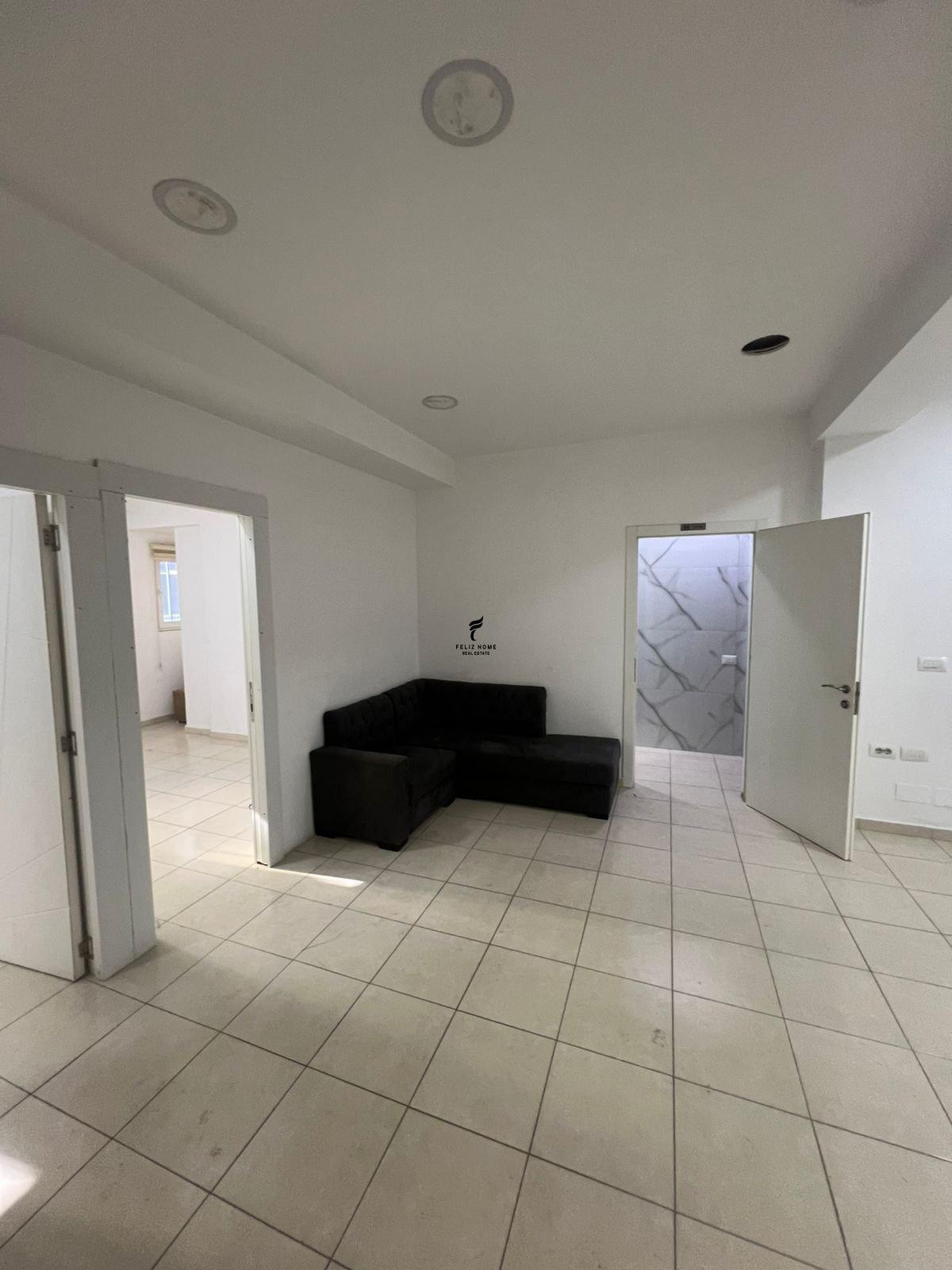 ZYRE ME QERA 90 M2 RRUGA E KAVAJËS 80.000 LEKE FH-73243 – Tiranë